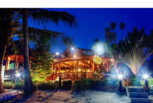 Ansicht in der Nacht der Anlage auf Koh Samui