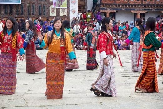 Frauen bei buddhistischem Fest in Bhutan